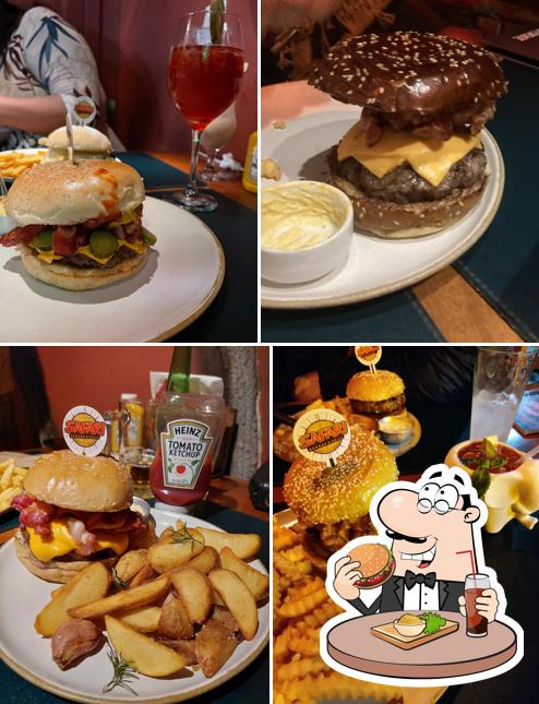 Experimente um dos hambúrgueres servidos no Safari Burger & Grill