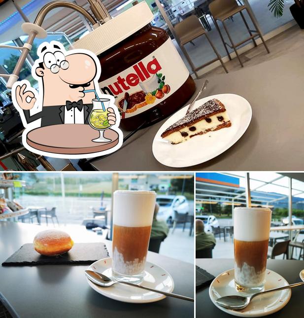 La foto di bevanda e cibo da Bar Paradiso