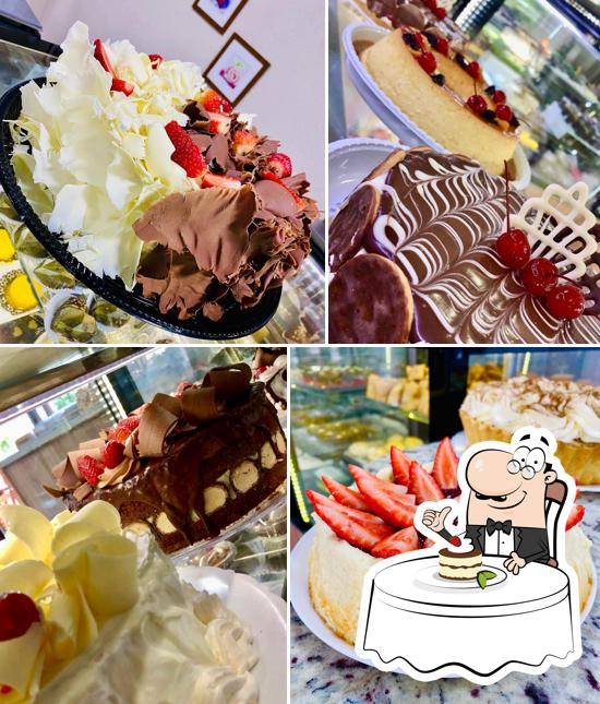 Sônia Padaria & Confeitaria serve uma escolha de pratos doces
