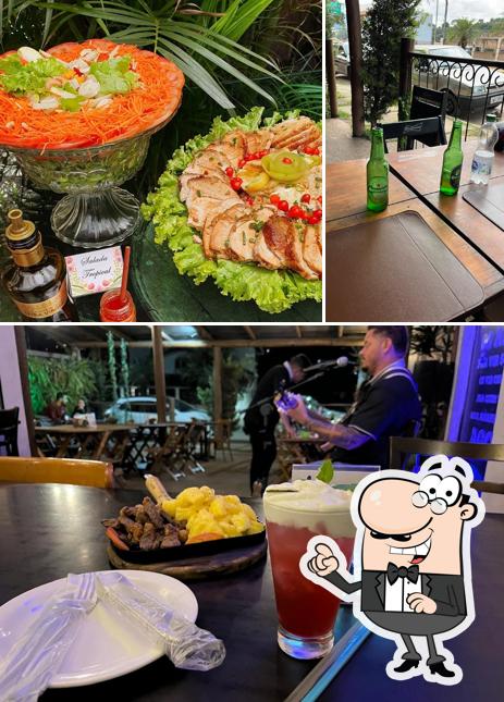 Entre diversos coisas, exterior e comida podem ser encontrados no Mania de Filé Bar e Restaurante