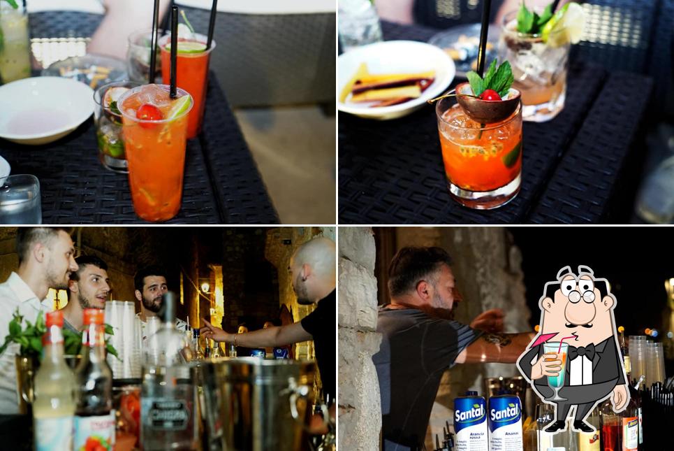 Osteria La Portella se distingue par sa boire et comptoir de bar