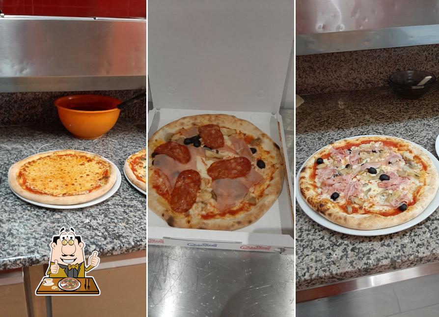 Ordina tra le svariate varianti di pizza