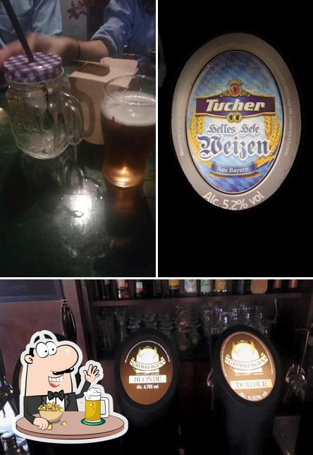 Puoi prenderti un rinfrescante bicchiere di birra chiara o scura