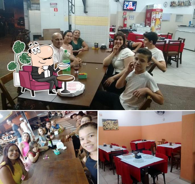 O interior do Pizzaria Lá Mania