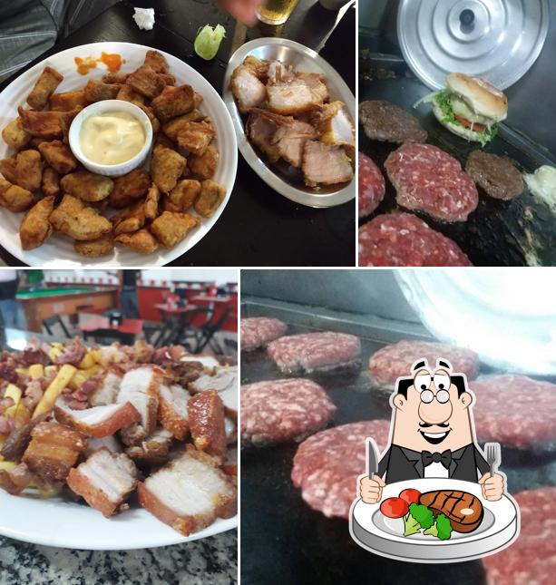 Experimente pratos de carne no Bar Monte Castelo