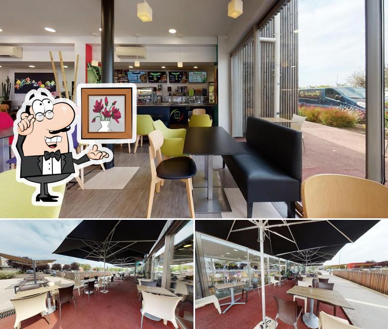 Installez-vous à l'une des tables de SPRINGTIME MONTAUBAN