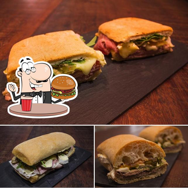 Rossi Caffetteria e Panini d'Autore serve un'ampia varietà di opzioni per gli amanti dell'hamburger