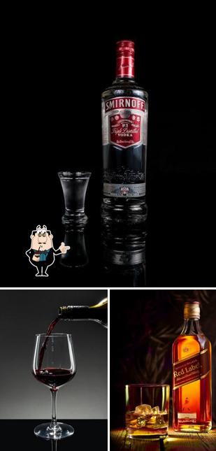 Desfrute de um drinque no Bar Do Guinho