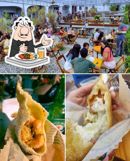 A imagem da comida e interior no Hu-Pastel Bonfim