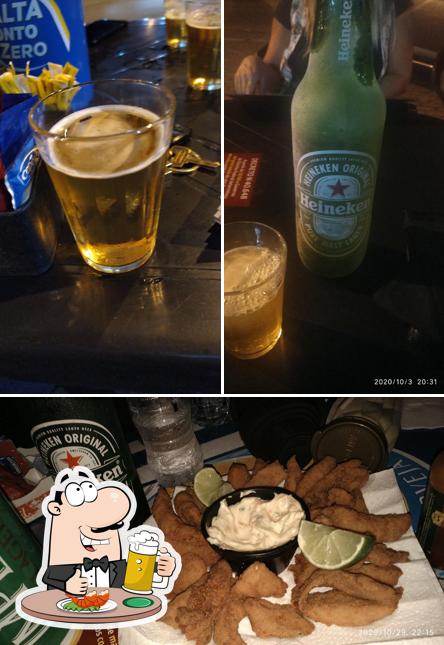 Peça um copo de cerveja leve ou escura