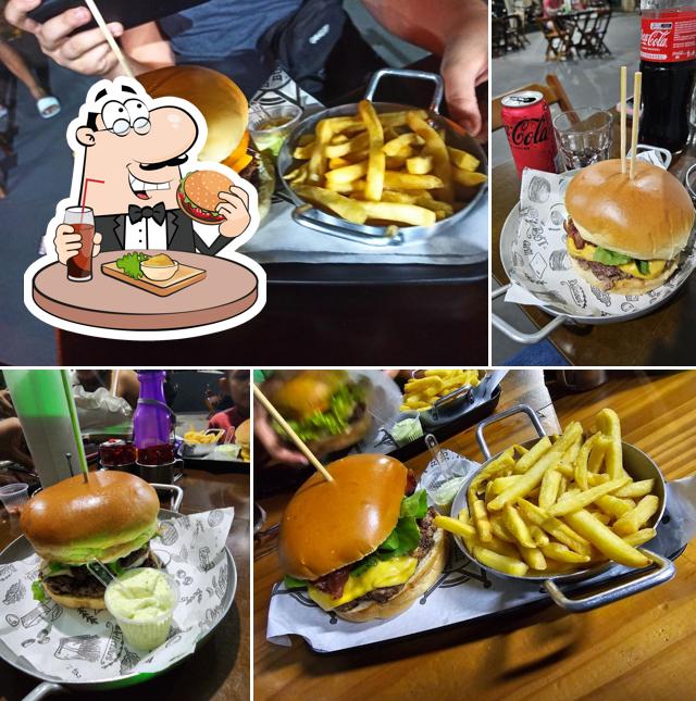 Experimente um hambúrguer no Sheriff's Burger