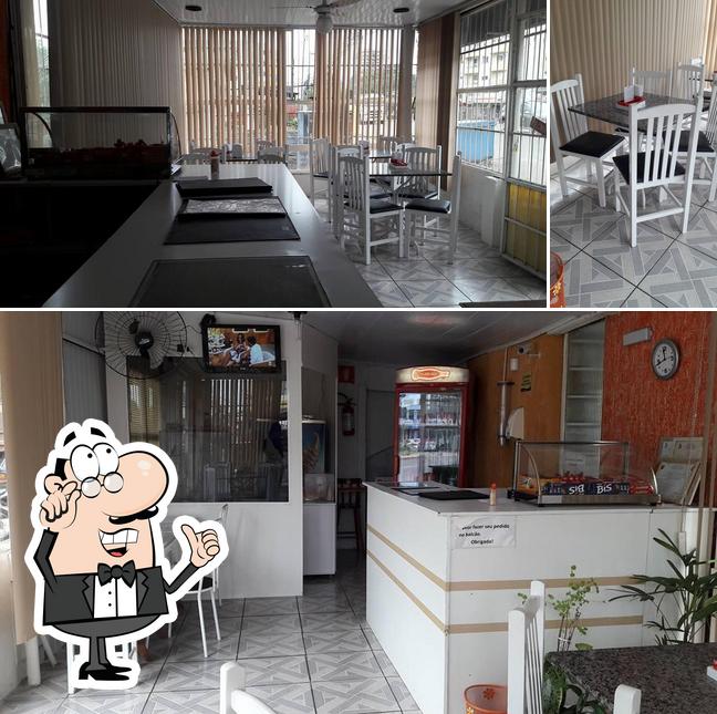O interior do Por Do Sol Lanches
