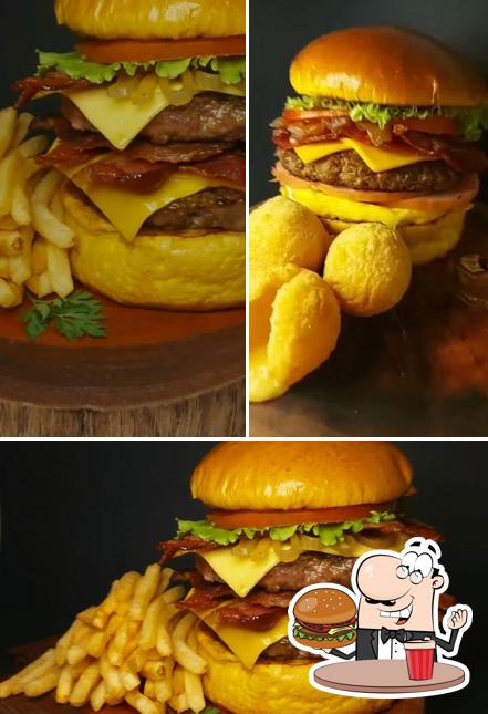 Peça um hambúrguer no Império Hamburgueria