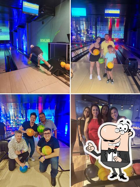 O interior do King Boliche Bar