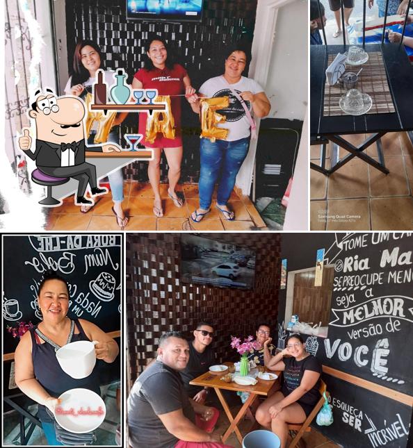 O interior do Cantinho do café