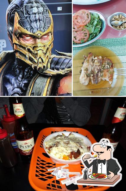 A comida e exterior do restaurante