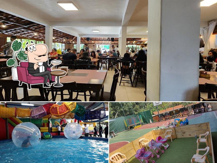 O interior do Adventree Buffet e Eventos