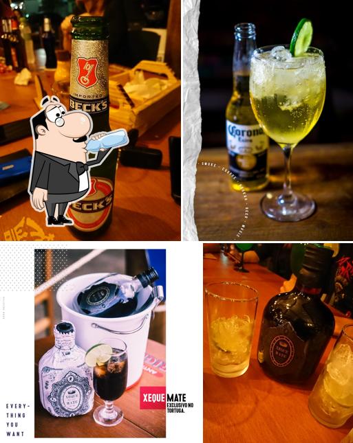 O Tortuga Bar se destaca pelo bebida e comida