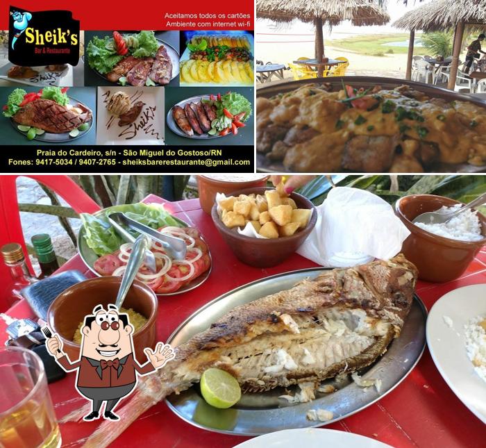 Confira a imagem apresentando comida e interior no Sheiks Bar & Restaurante