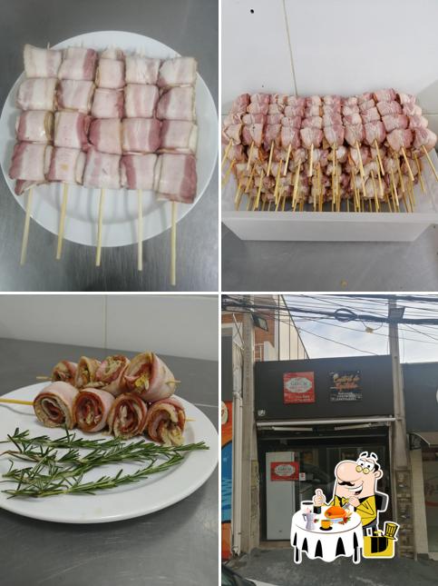 Entre diferentes coisas, comida e interior podem ser encontrados no Disk Marmitex Central do Espetinhos