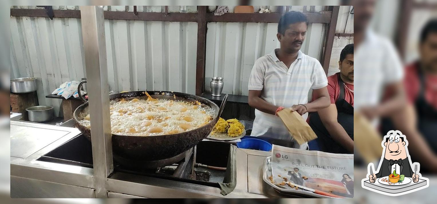 Zadakhalcha Vada Pav