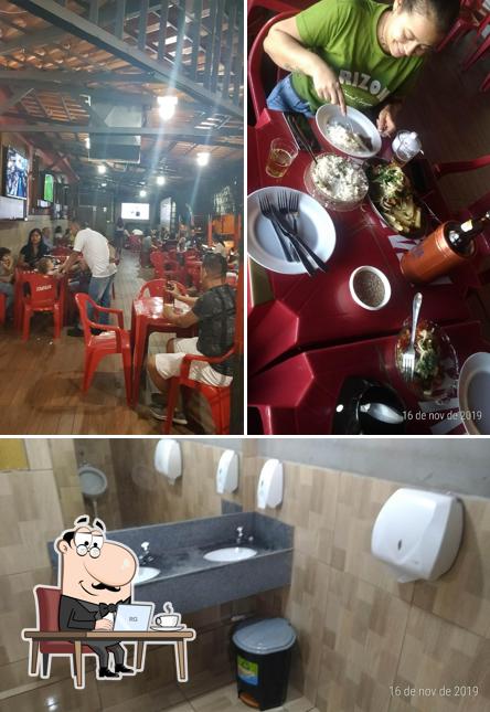 O interior do Bar Se sobrar Eu Vendo Bar do Junior