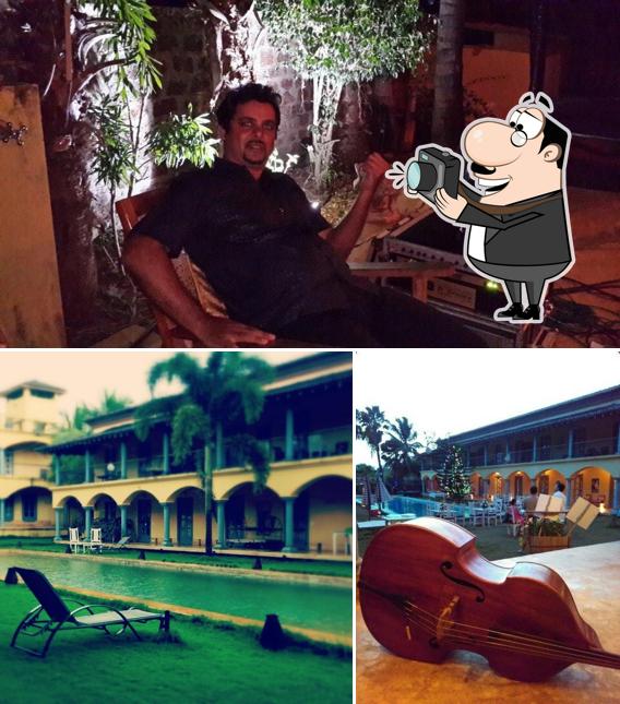 Look at the pic of Sur la mer