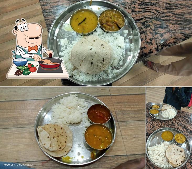 Chicken curry at Ram Krishna Aahar Kendra