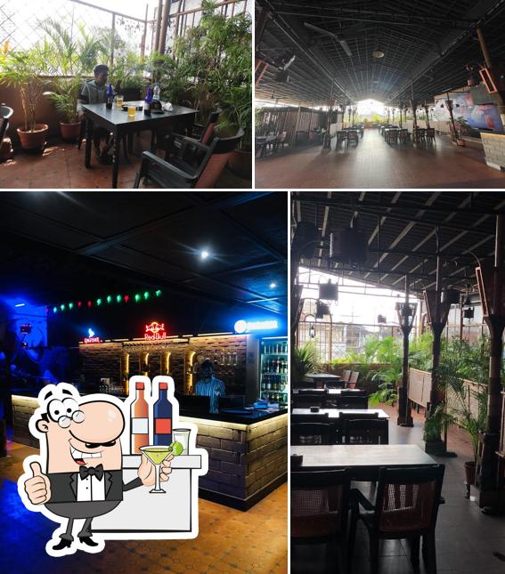 Le Chicago Bar & Grill