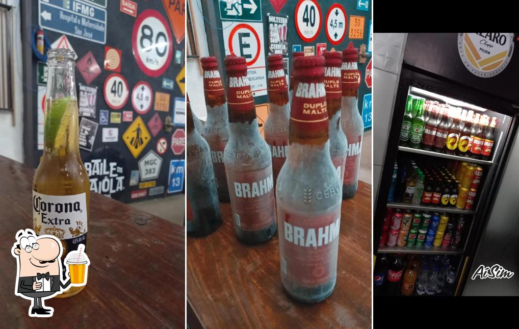 Desfrute de uma bebida no Império Bar