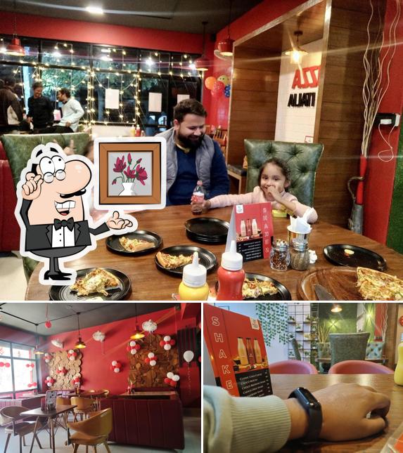 The interior of PIZZA ITALIA