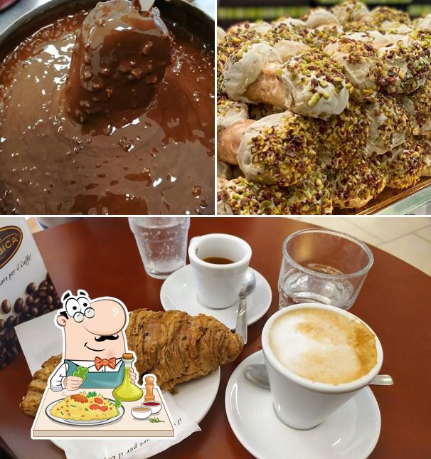 Tra le varie cose da Bar Pasticceria Ancona Luigi Ancona & C. Sas si possono trovare la cibo e bevanda