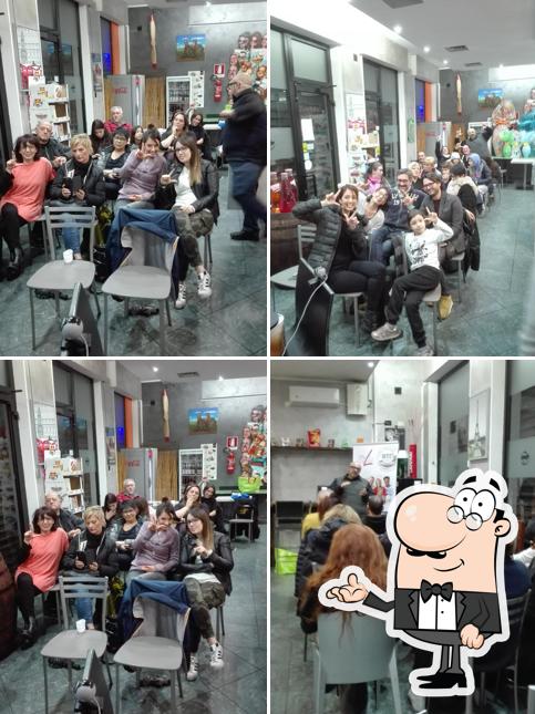 Siediti a un tavolo di Bar Da Pippo