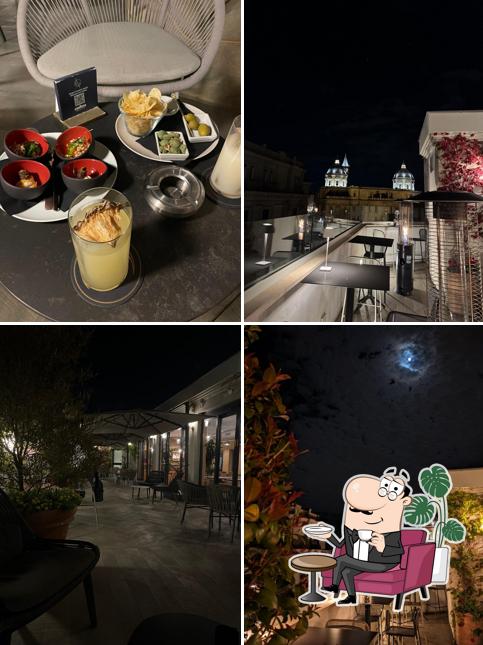 Installez-vous à l'une des tables de Mùn Rooftop Cocktail Bar