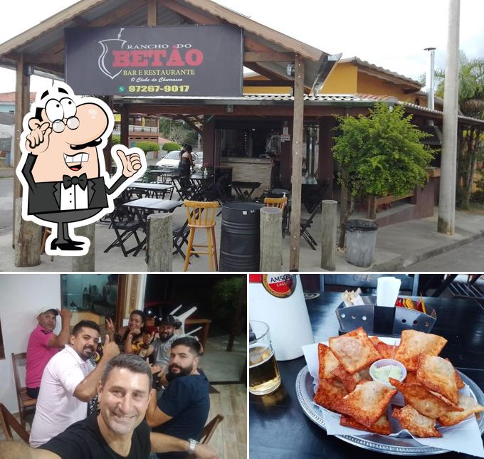 Entre diversos coisas, interior e bebida podem ser encontrados no RANCHO do BETÃO