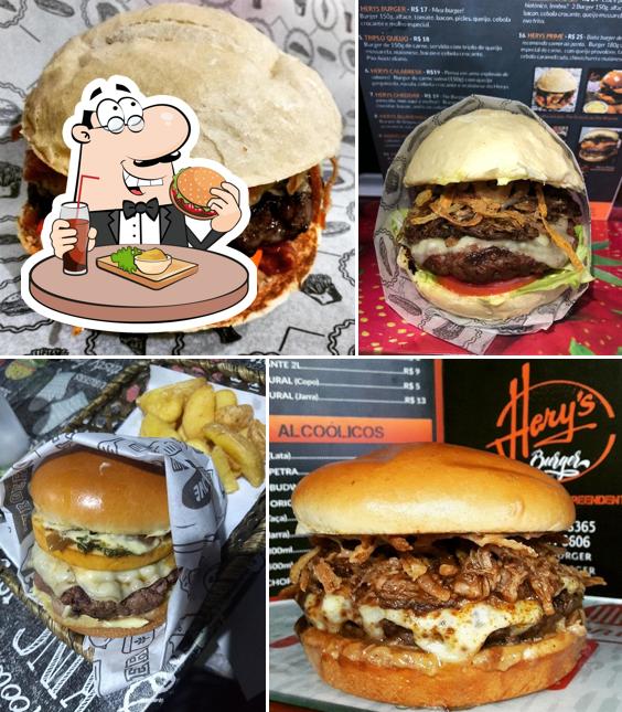 Deguste um dos hambúrgueres servidos no Herys Burger / Borda do Campo