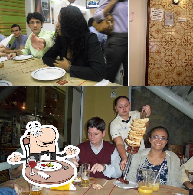 Entre diversos coisas, mesa de jantar e exterior podem ser encontrados no Príncipe Dos Galetos