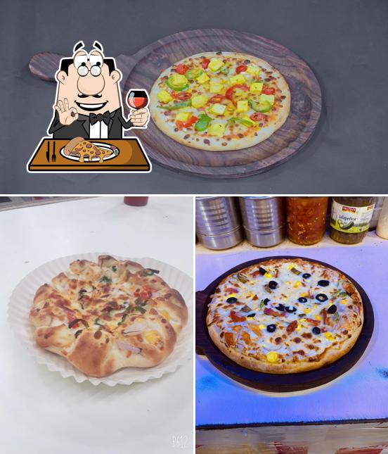 Order pizza at The pizza maxx