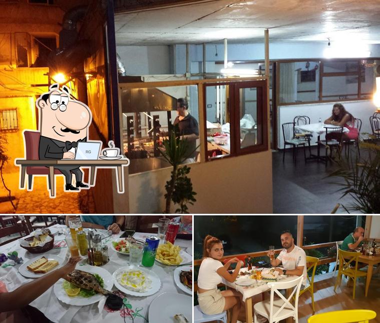 La intérieur et nourriture du restaurant