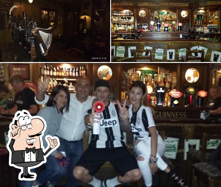 Gli interni di Docker's Irish Pub