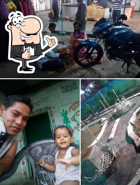 Look at this photo of Lucky Fast Food