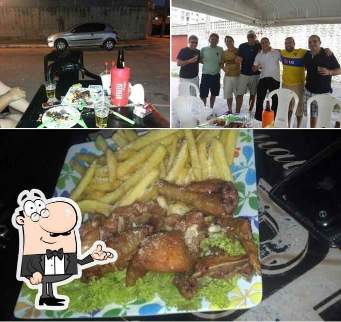 A imagem da interior e comida no Bar do Piu Piu