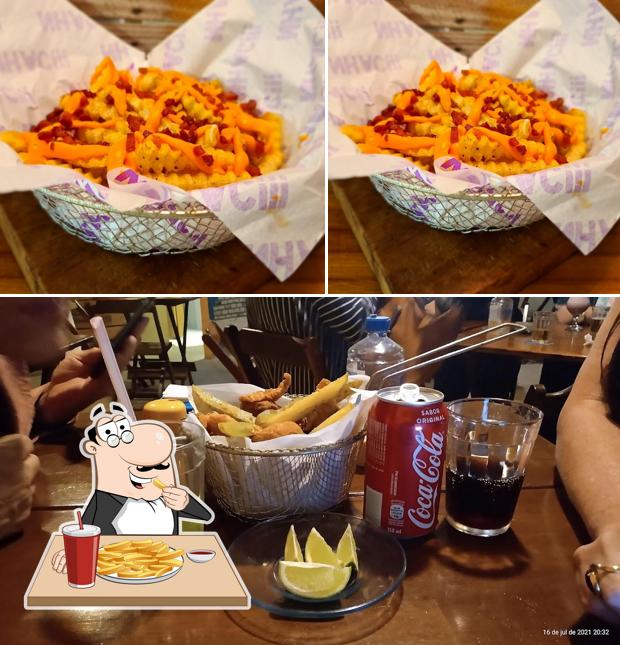 Peça cbatatas fritas francesas no Subúrbio Pub Restaurante