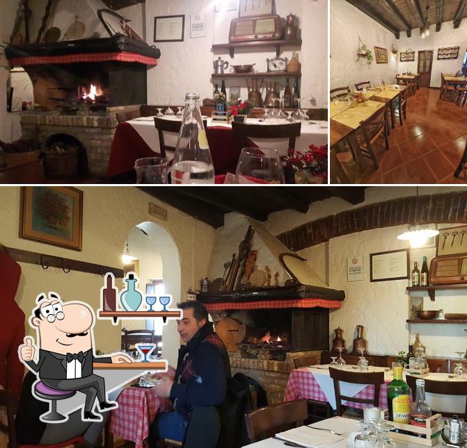 Gli interni di OSTERIA ALLE RISORGIVE