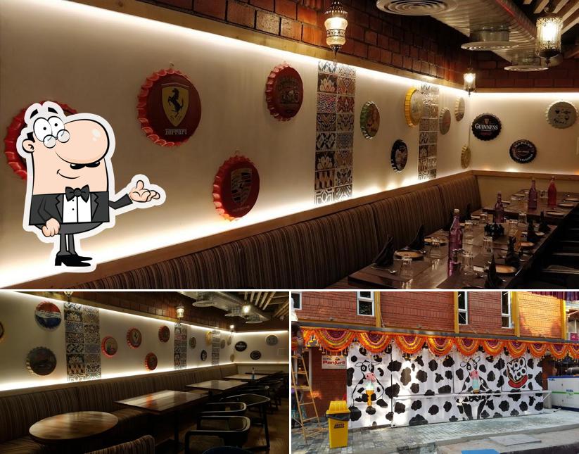 The interior of The Oak's Restaurant and Banquet Hall