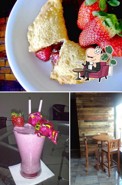 Sente em uma das mesas no Espaço Vip