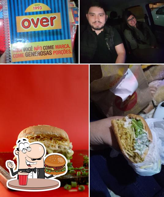 Delicie-se com um hambúrguer no Over