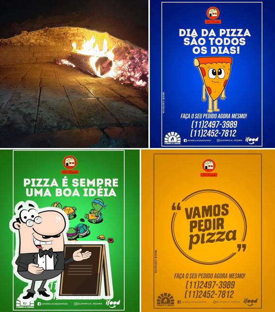 O exterior do La Famiglia a casa da pizza