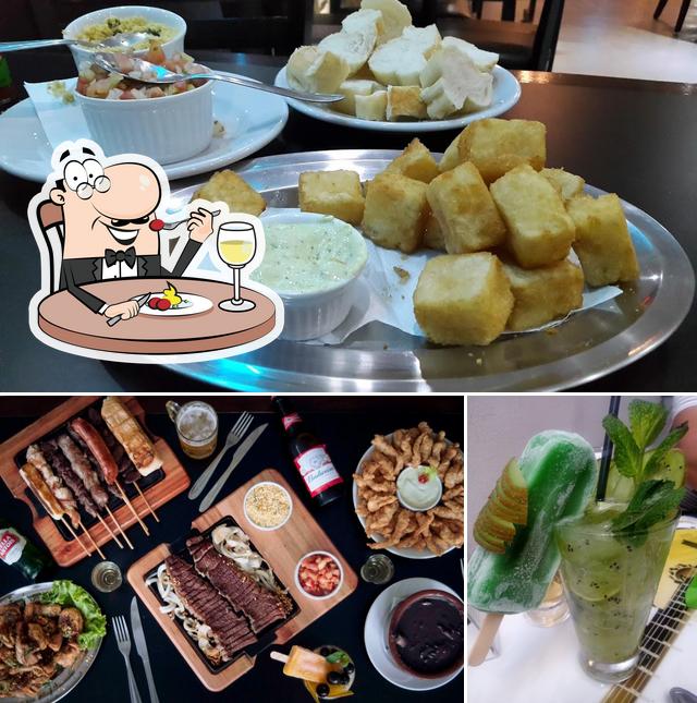 A comida e bebida do restaurante