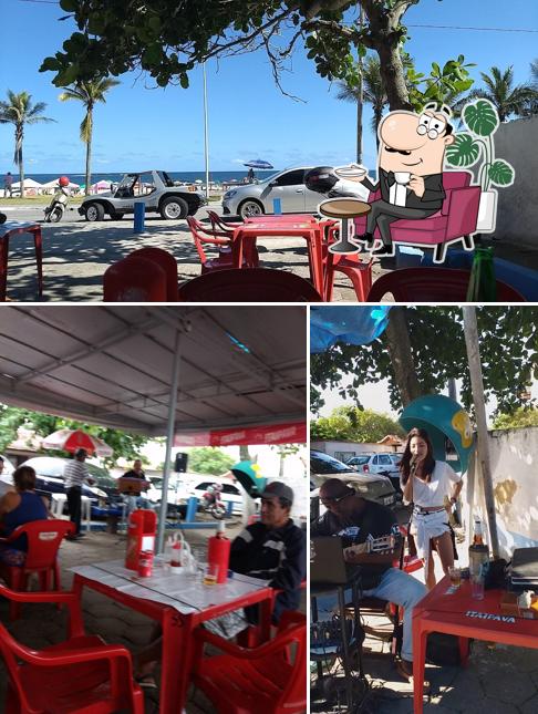 Sente em uma das mesas no Pipico´s Restaurante